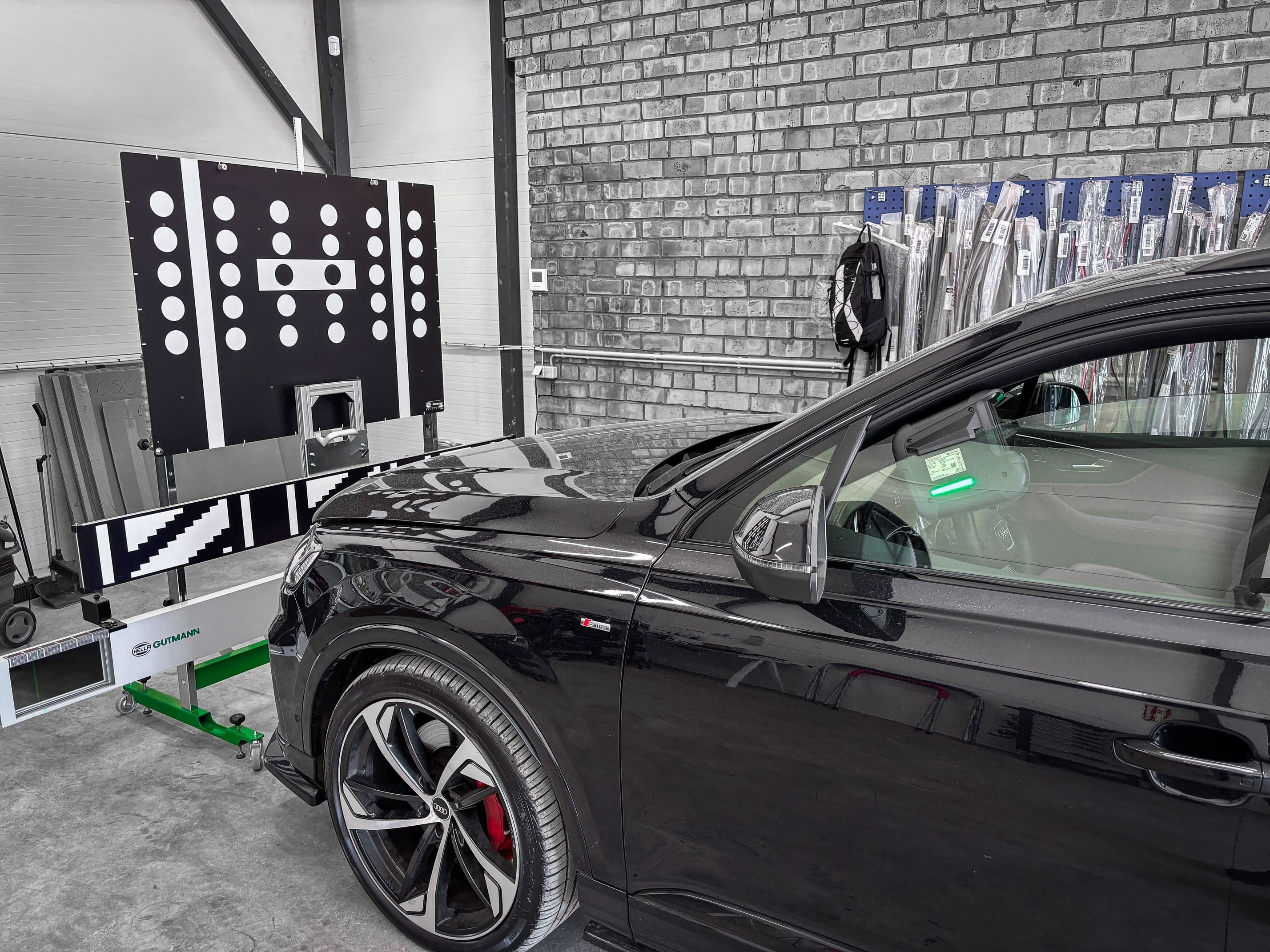 Auto stiklu maiņa, auto stiklu remonts, vējstikla kameras kalibrēšana, tonēšana auto stikliem, auto stiklu tirdzniecība, AUTO-GLASS.LV