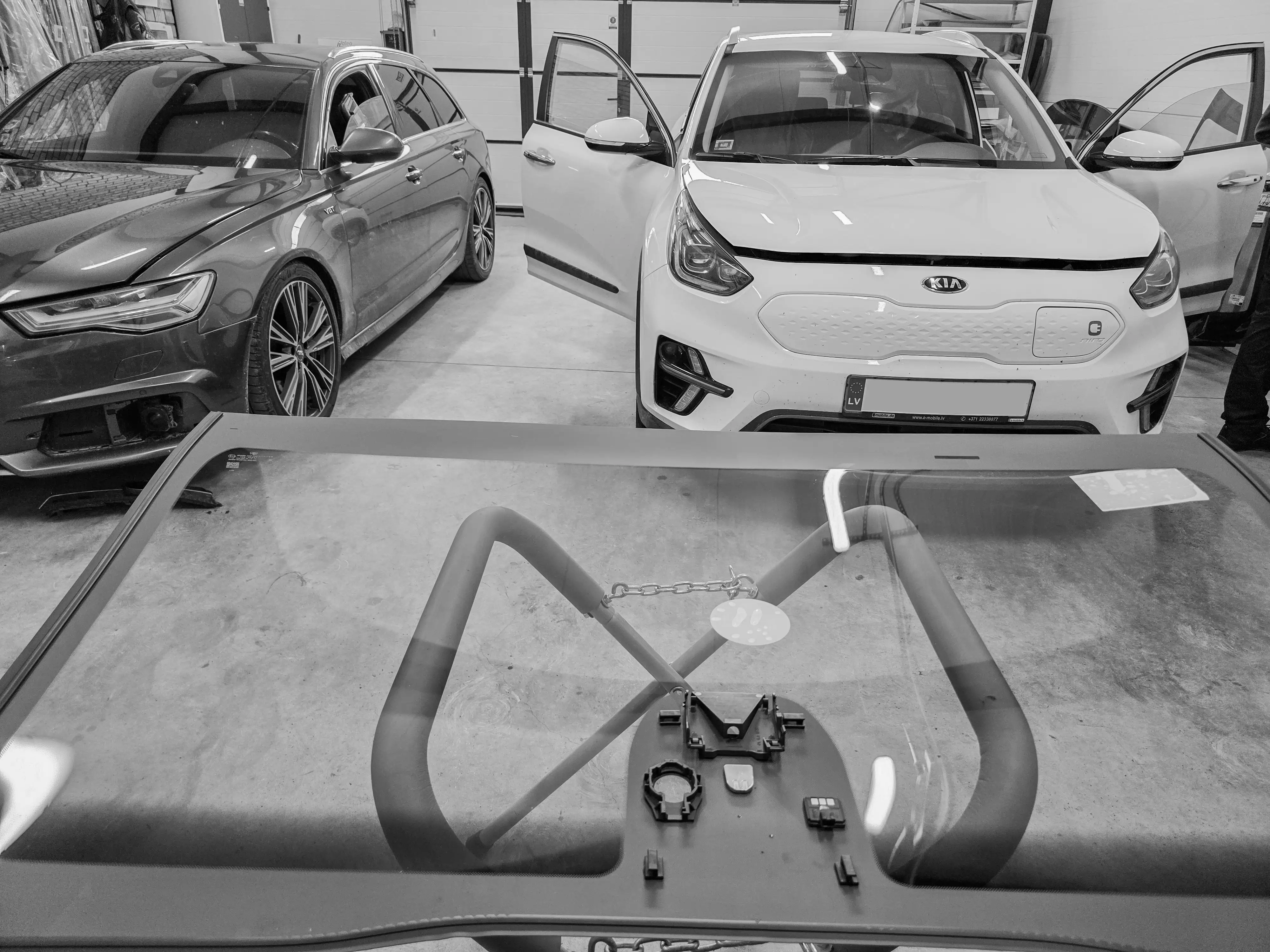 Auto stiklu maiņa, auto stiklu remonts, vējstikla kameras kalibrēšana, tonēšana auto stikliem, auto stiklu tirdzniecība, AUTO-GLASS.LV